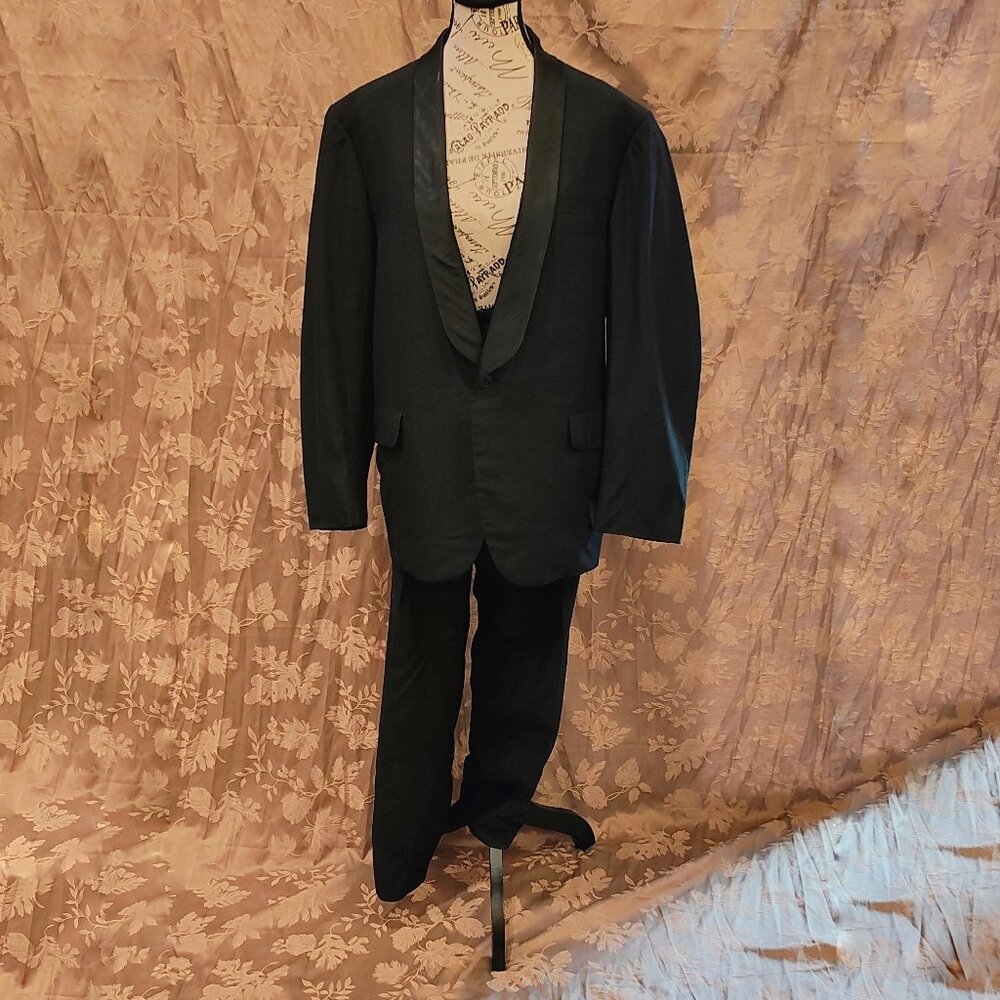 Esquire Tailoring Co Hand Tailored Tuxedo, Measurements Included, EUC!
